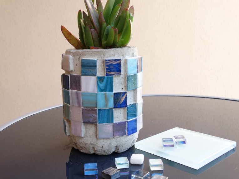 initiation-a-la-mosaique-sur-beton-les-idees-dedith-1